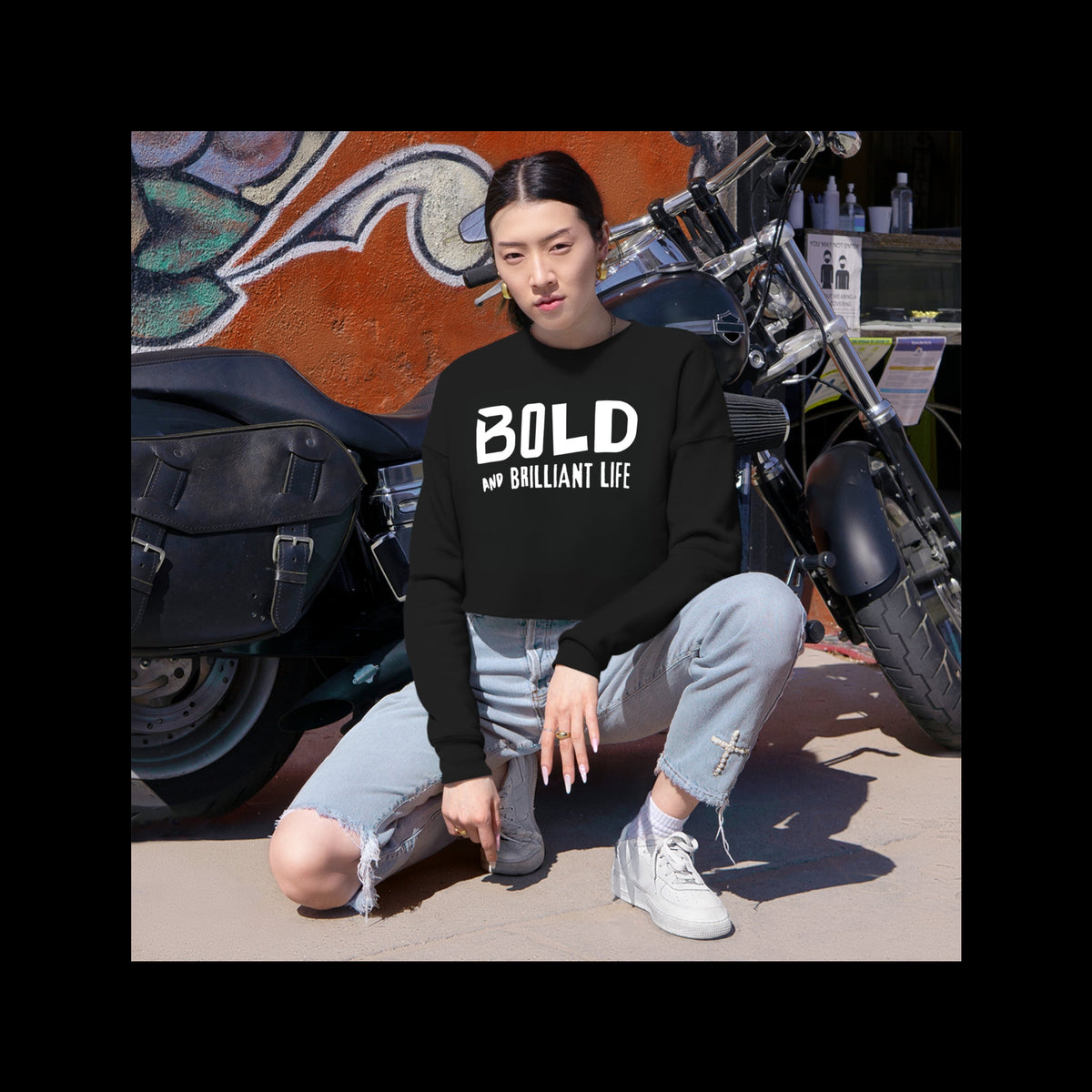 BOLD CROPPED SWEATSHIRT